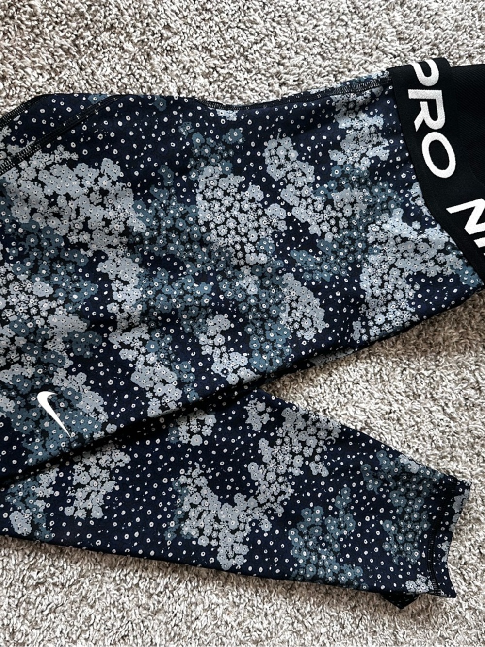Nike Women's Pro Dri Fit Black & Gray Patterned Leggings
